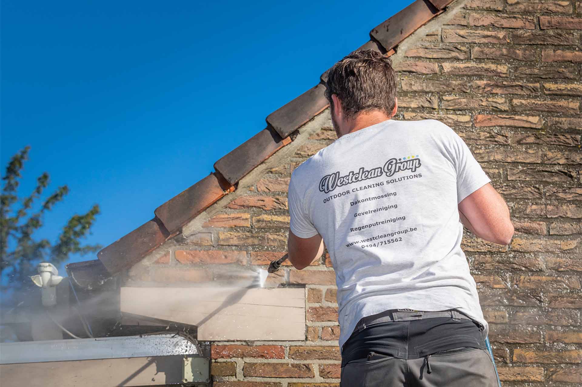 Dak reinigen en ontmossen Dak reinigen en ontmossen