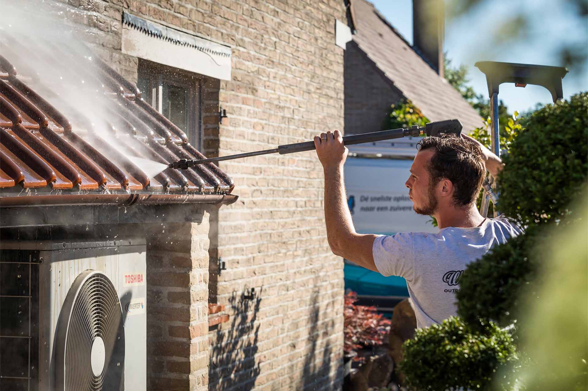 dak ontmossen en coaten dak ontmossen en coaten